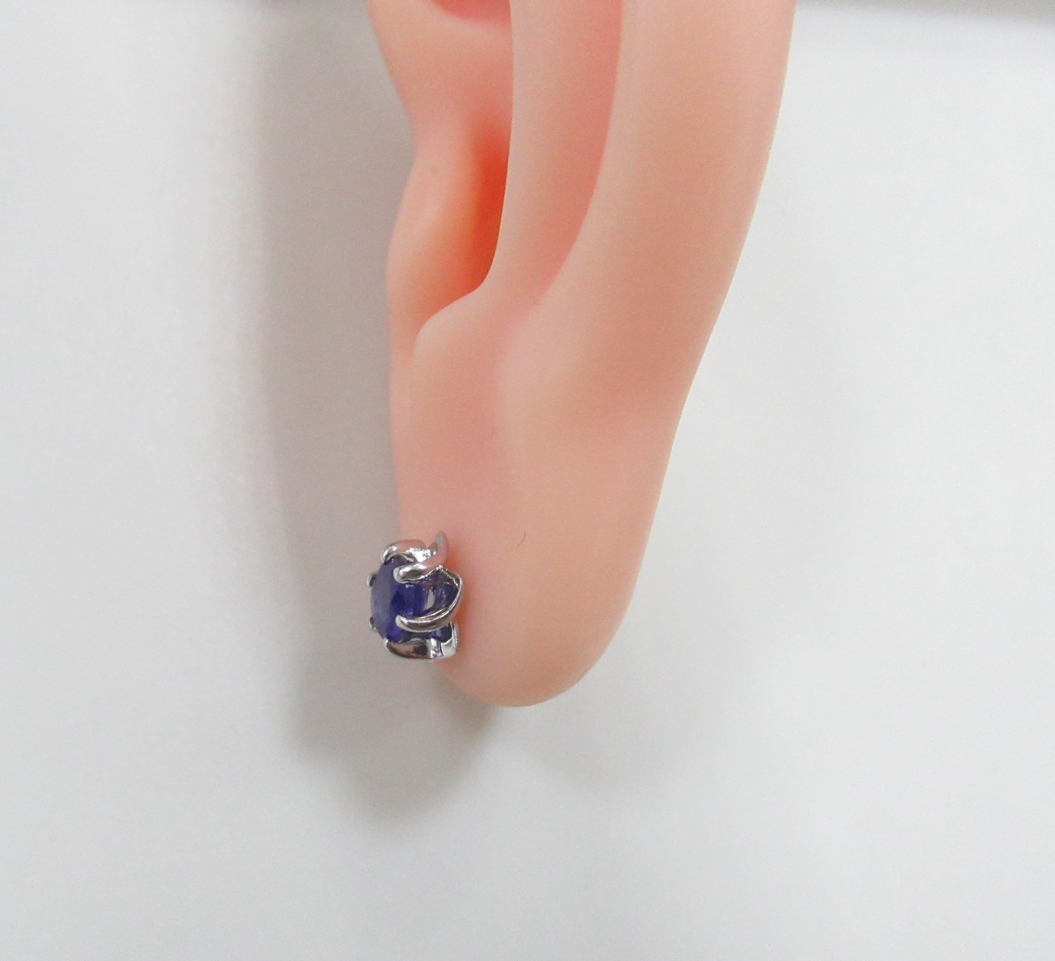 Серебряные серьги-пусеты с сапфирами "Цветы"